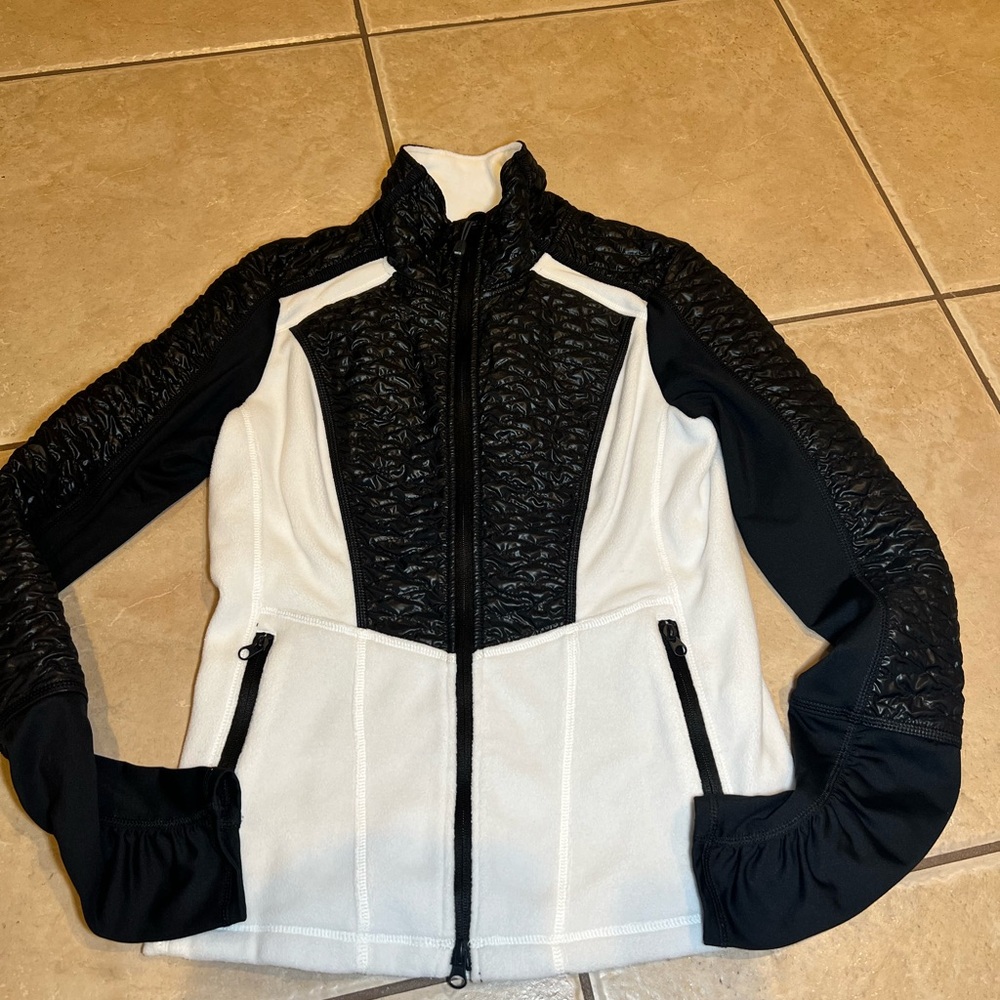 Zella Woman’s Zip Up Jacket White Black Ruched Size Medium